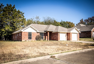 1884 Nottingham Dr, Kaufman, TX 75142 - photo 2