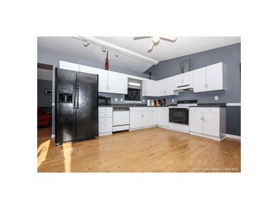 4226 Glenbrook Ct, New Albany, IN 47150 - photo 2