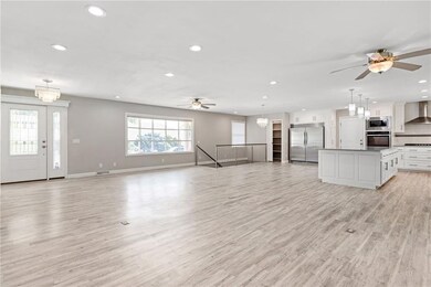 4401 S Stonecrest Cir, Saint Joseph, MO 64506 - photo 6