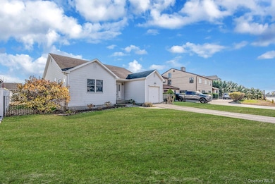 38 Berger Ave, Amityville, NY 11701 - photo 2