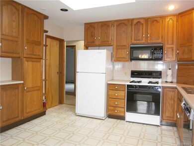 279 Drake Dr, North Tonawanda, NY 14120 - photo 3