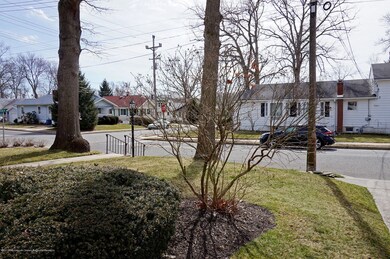 132 Woodland - front yard