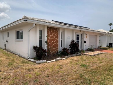 5460 Lemon Tree Ln N, Pinellas Park, FL 33782 - photo 4