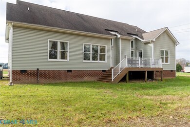 8975 Coles Landing Dr, Gloucester, VA 23061 - photo 5