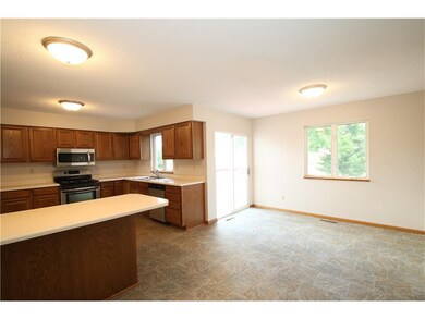Eat In Kitchen and Breakfast Bar
