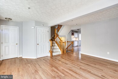 2716 Mapleview Ct, Odenton, MD 21113 - photo 3