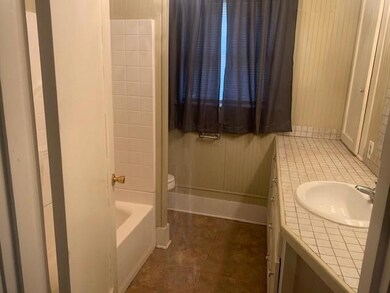 1216 S Lindsay St, Gainesville, TX 76240 - photo 7