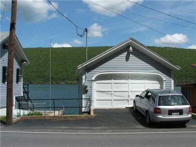 Parking Lot/Garage