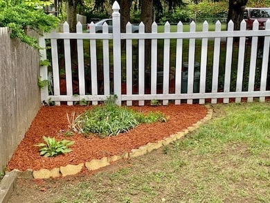 31 Greenock St, Feeding Hills, MA 01030 - photo 6