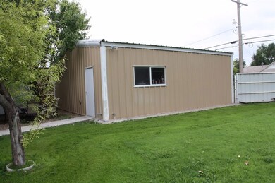 611 S Jefferson St, Hugoton, KS 67951 - photo 5