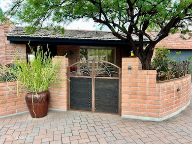 830 E Via Lucitas, Tucson, AZ 85718 - photo 2