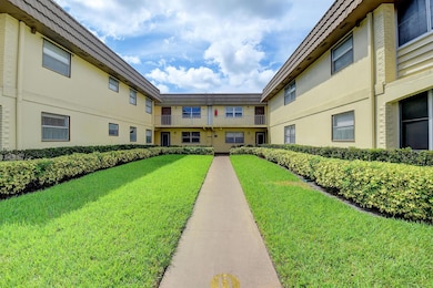 151 Saxony D, Delray Beach, FL 33446 - photo 2