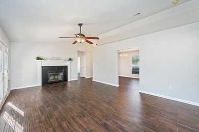 7-web-or-mls-1318 Jeffrine Dr-04