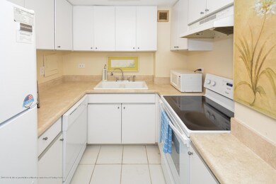 2800 N Flagler Dr 214 West-large-004-13-