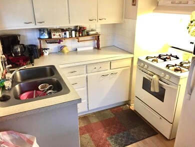 889 Kitchen