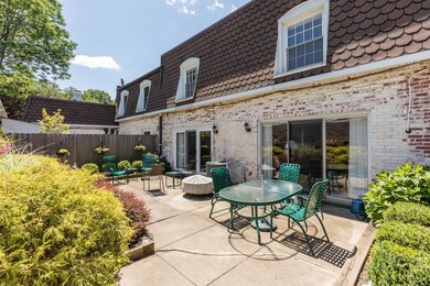 2764 Chateau Circle-30