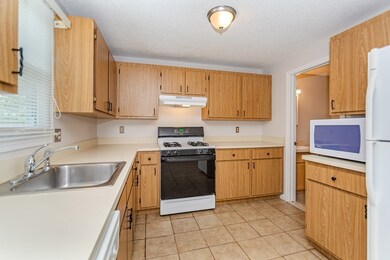 126 Willard St unit J, Lowell, MA 01850 - photo 3