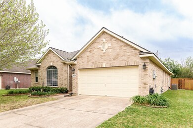 4804 Lakefront Terrace Ct, Pearland, TX 77584 - photo 2