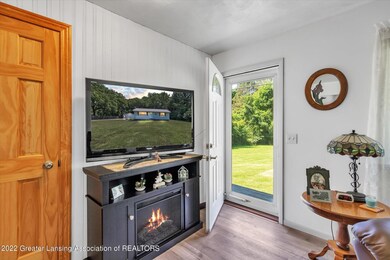 06-2107-S-Waverly-Rd-WindowStill-Real-Es
