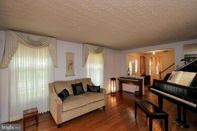 8000 Treasure Tree Ct, Springfield, VA 22153 - photo 4