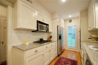 Gas cooktop, microwave/hood fan, pantry next to fr