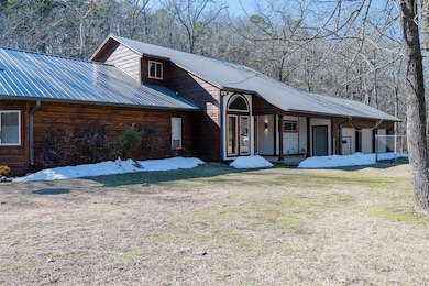 View of front facade featuring a front lawn