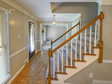 Formal entry w/ coat closet
