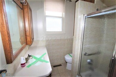 Bath 3 QTR Main Floor