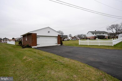 305 Reeser St, Leesport, PA 19533 - photo 6