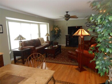 Large Bay window opens up the Family room, real wo