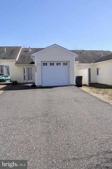 1533 Foresman Dr, Pottstown, PA 19464 - photo 2