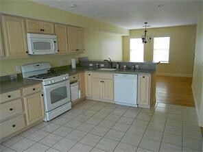 416 Corey Ln, Middletown, RI 02842 - photo 4