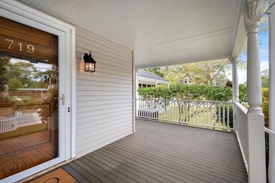 719 Webster St, Needham, MA 02492 - photo 2