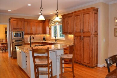 Gorgeous Updated Gourmet Kitchen