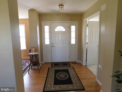 13129 Shawnee Cir, Waynesboro, PA 17268 - photo 2