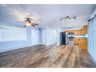 217 SW Jefferson St, Sheridan, OR 97378 - photo 5