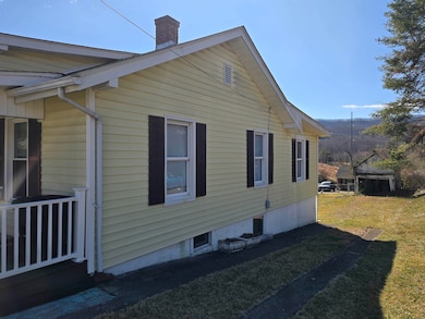 812 4th St NE, Pulaski, VA 24301 - photo 2