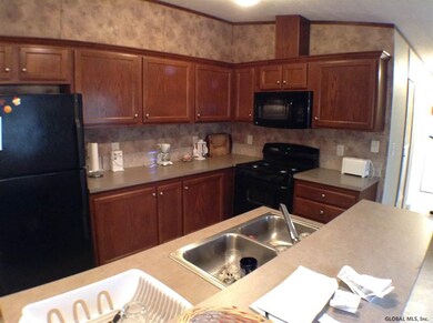 335 Jefferson St, Saratoga Springs, NY 12866 - photo 5