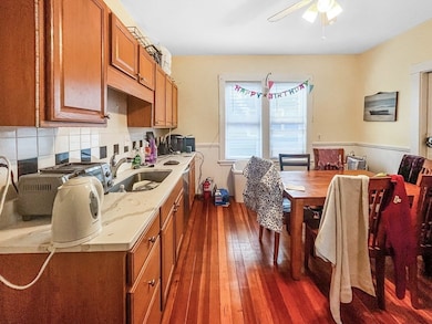 70 Line St unit 2, Somerville, MA 02143 - photo 4