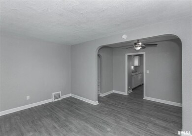 2118 N Myrtle St, Davenport, IA 52804 - photo 5
