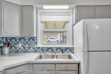 3708 Burchfield Dr, Lansing, MI 48910 - photo 4