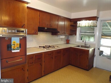 1122 E 8th St, Crum Lynne, PA 19022 - photo 6