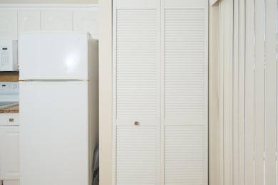 1028 Green Pine Blvd unit A, West Palm Beach, FL 33409 - photo 7