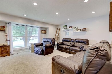 1433 N 7th Ave E, Newton, IA 50208 - photo 5