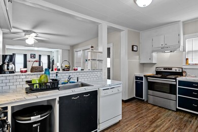 24 Charles St, Rochester, NH 03867 - photo 4