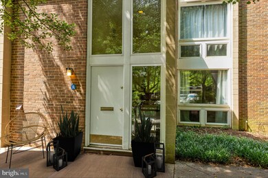 11515 Maple Ridge Rd, Reston, VA 20190 - photo 5