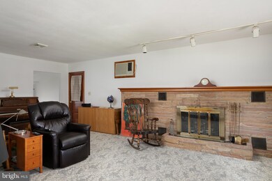 61 Edgewood Rd, Bordentown, NJ 08505 - photo 4