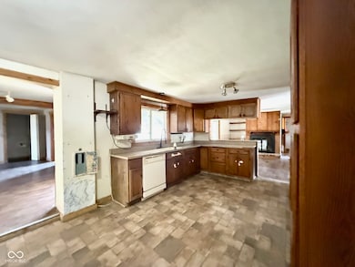 206 E Adams St, Darlington, IN 47940 - photo 3