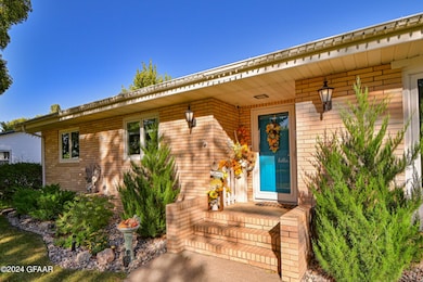 721 5th Ave SE, East Grand Forks, MN 56721 - photo 2