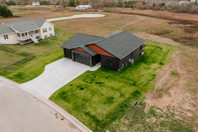 555 Lake Breeze Ln-6